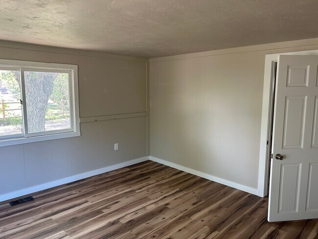 Building Photo - Spacious 3-Bedroom Home for Rent in Evergr...