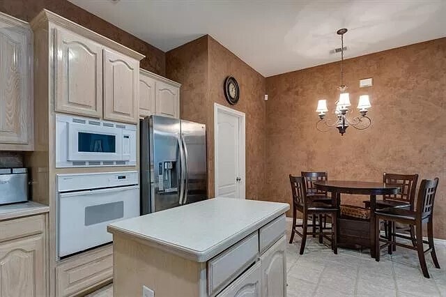 Building Photo - 1400 Lyra Ln