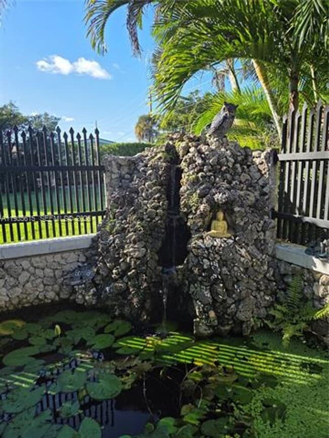 Building Photo - 301 SW 5th St