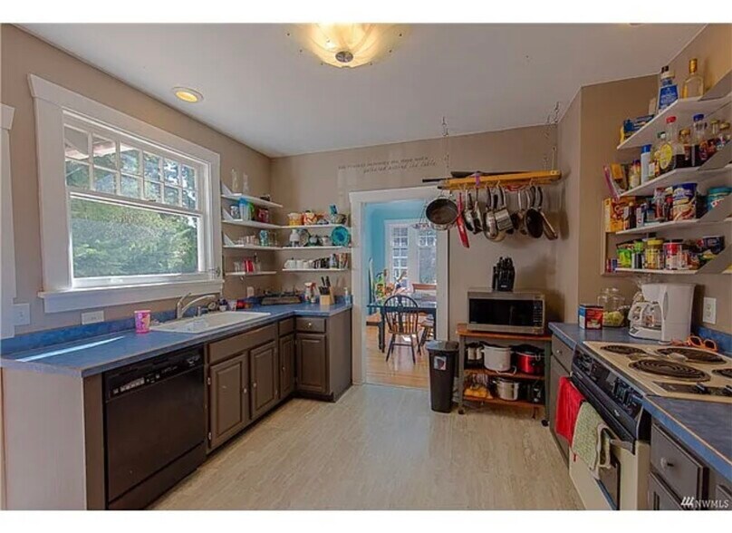 Building Photo - 306 Summit Ave N