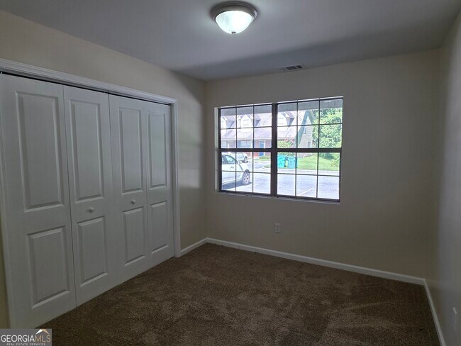 Building Photo - 113 Towne Pk E Dr