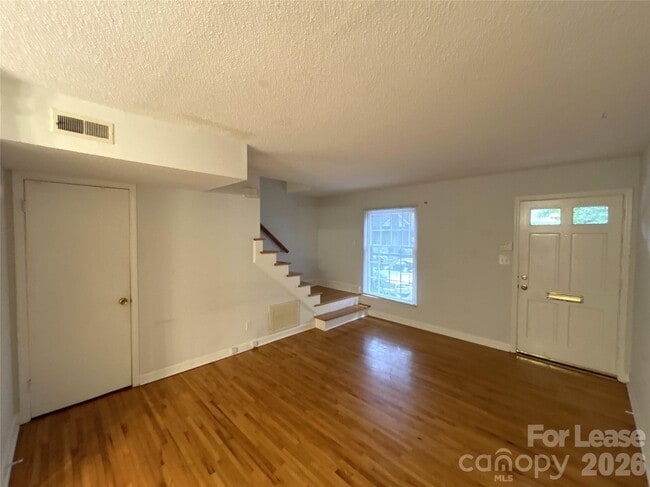 Building Photo - 926 Hollywood St