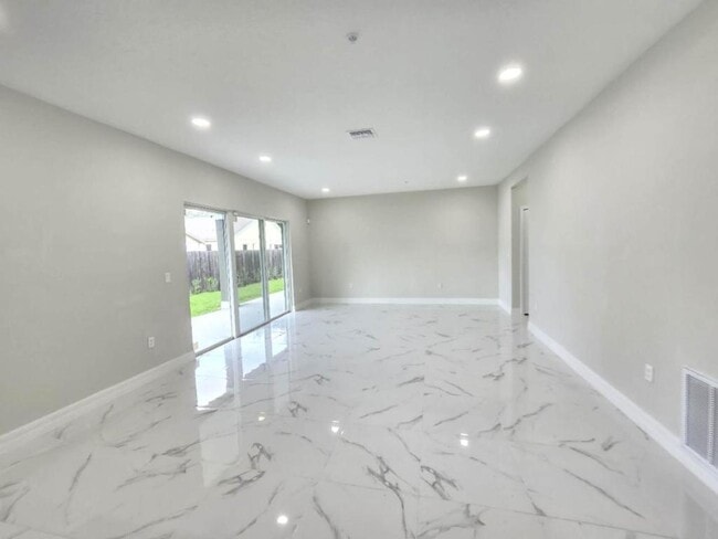 Building Photo - 4468 S Lake Orlando Pkwy