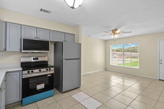 Building Photo - Newly remodeled 2 bedroom, 1 bath in Kissi...