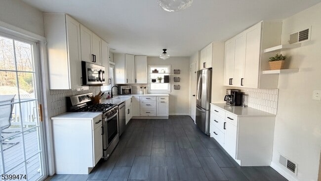 Building Photo - 19 Hazlett St