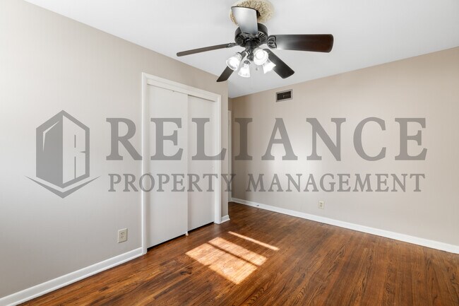 Building Photo - 3240 S Custer Ave