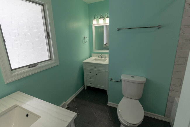 Building Photo - 4500 W Bridgewood Dr