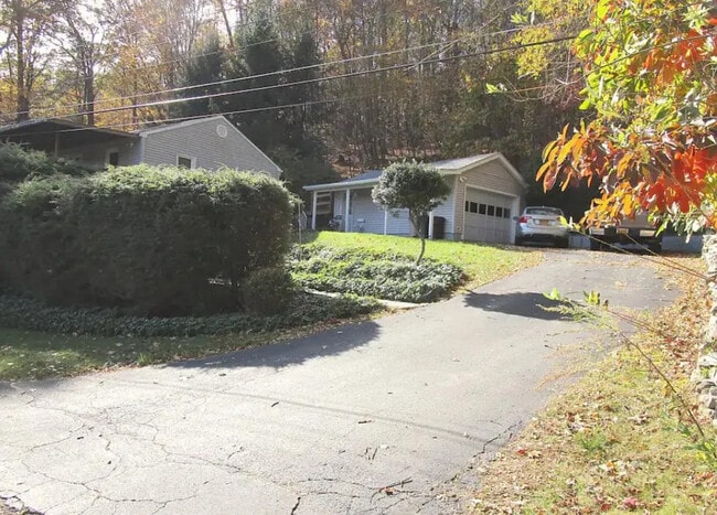 Building Photo - 83 S Lake Rd