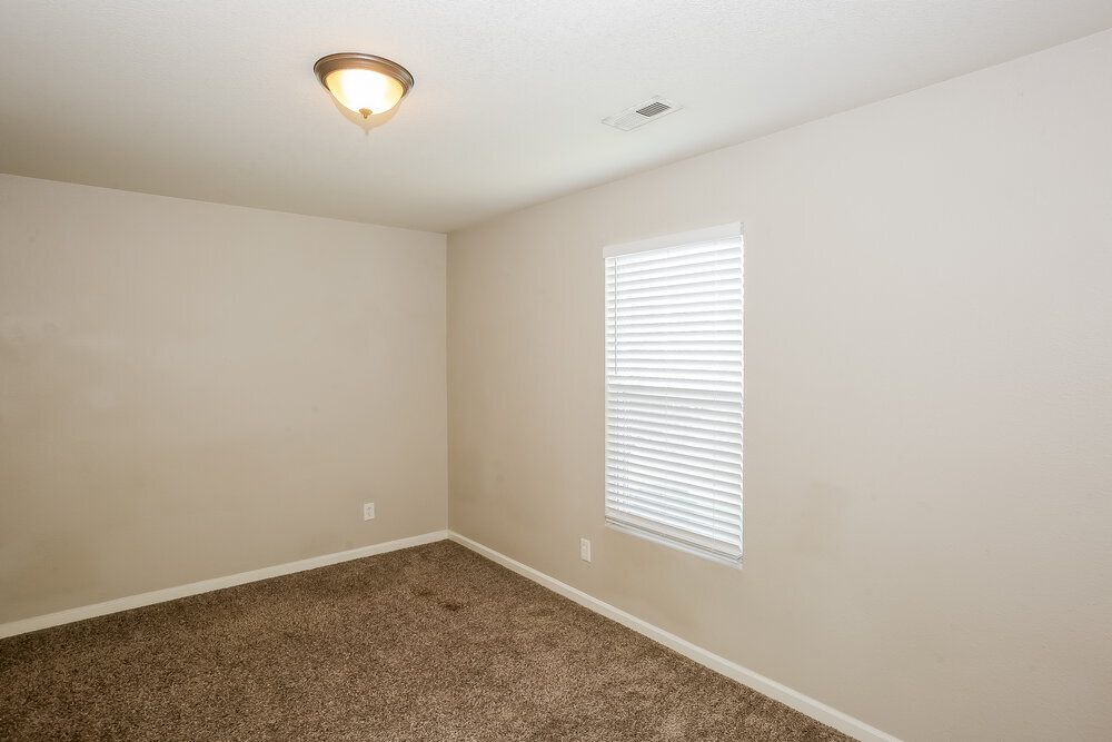 Building Photo - 8817 Oak Dr