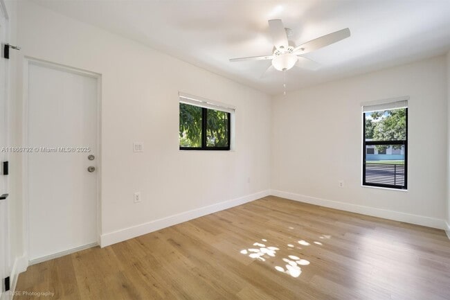 Building Photo - 5970 SW 16th St