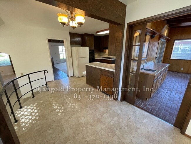 Building Photo - Beautiful 4-bed 2-bath Home with Cozy Fireplace, Front and Back Yards and Large Windows!