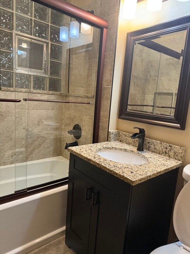 Building Photo - 2306 S Marshall Blvd