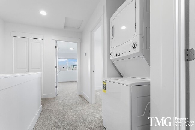 Building Photo - Apply today and recieve $1000 of your 1st months rent!