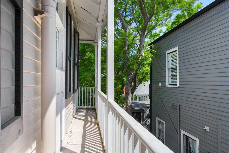 Balcony - 5221 Magazine St