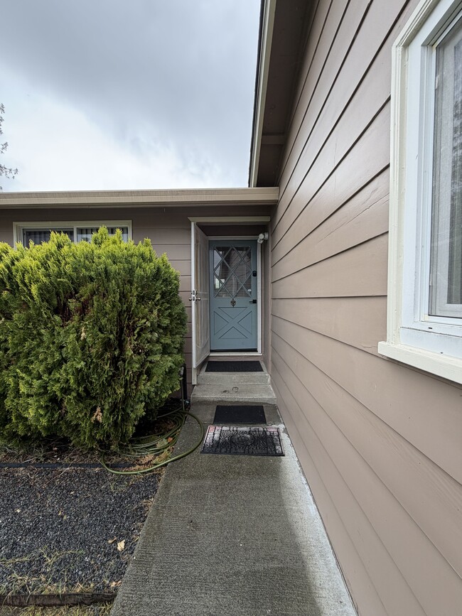 Building Photo - 2409 Pomo Ct