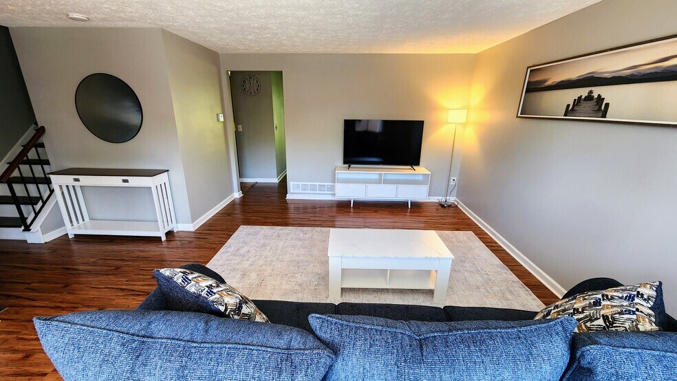 Building Photo - 4313 Hemlock Cir