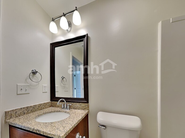 Building Photo - 48 Telford St