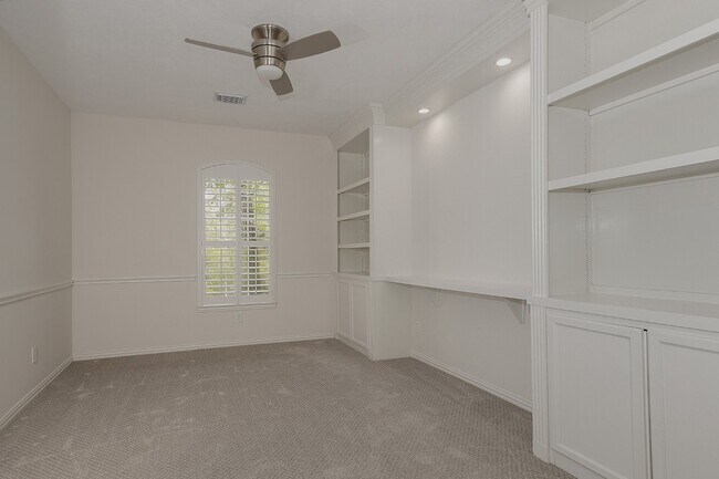 Building Photo - 11 N Lansdowne Cir