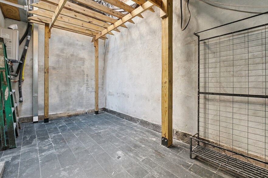 Building Photo - 137 Carondelet St