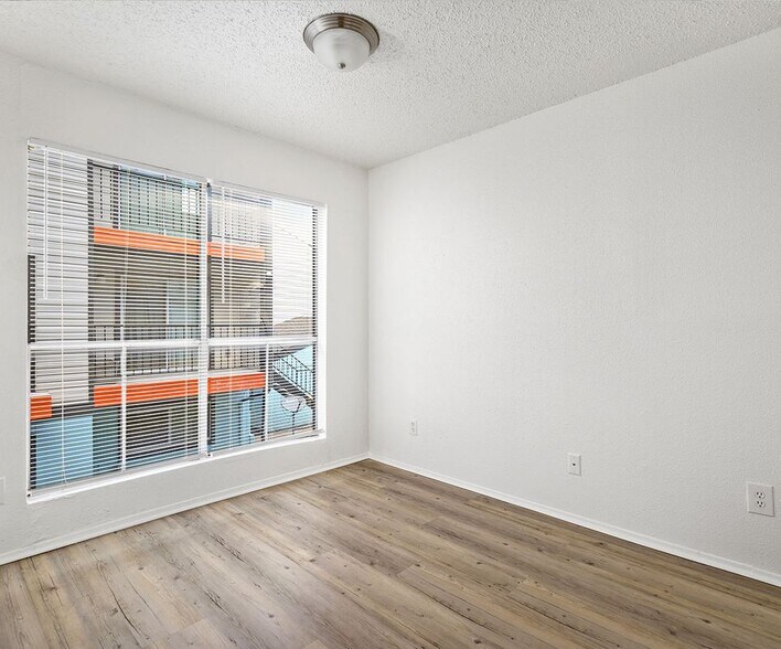 Building Photo - 2111 Holly Hall St