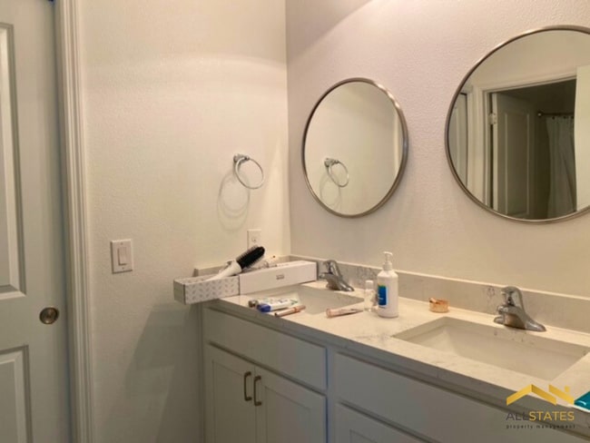 Building Photo - 2941 Siesta View Dr