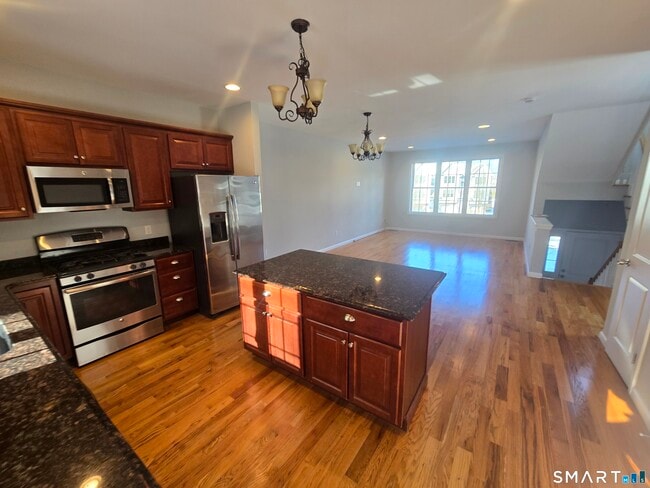 Building Photo - 6 Oak Branch Dr