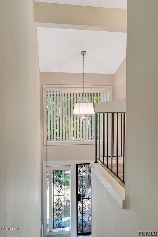 Building Photo - Stunning townhome on Palm Harbor Golf Course!