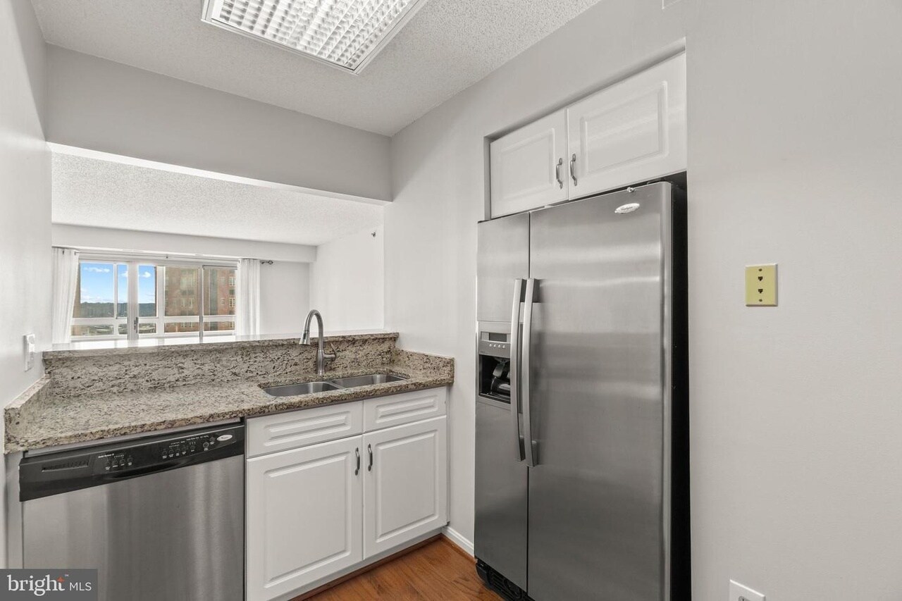 Building Photo - 2121 Jamieson Ave