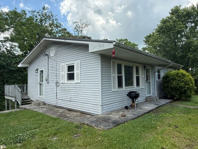 Building Photo - 3 Bedroom 1 Bathroom Home in Greene County...