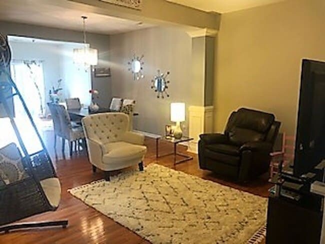 Building Photo - Coming soon - January 2026 Middletown - 3 bedroom, 2.5 bath townhome