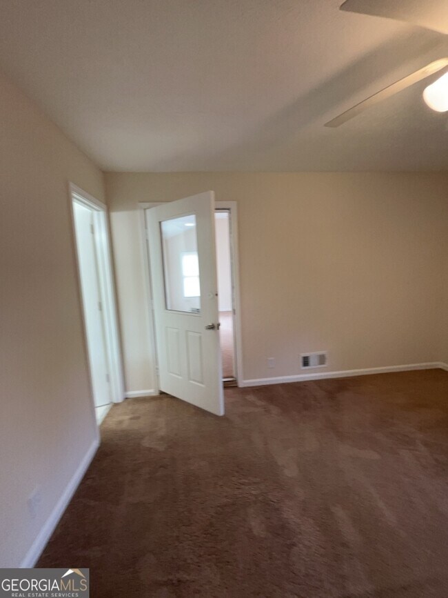 Building Photo - 1430 High Meadow Dr