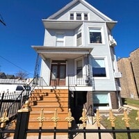 Building Photo - 3818 W Diversey Ave