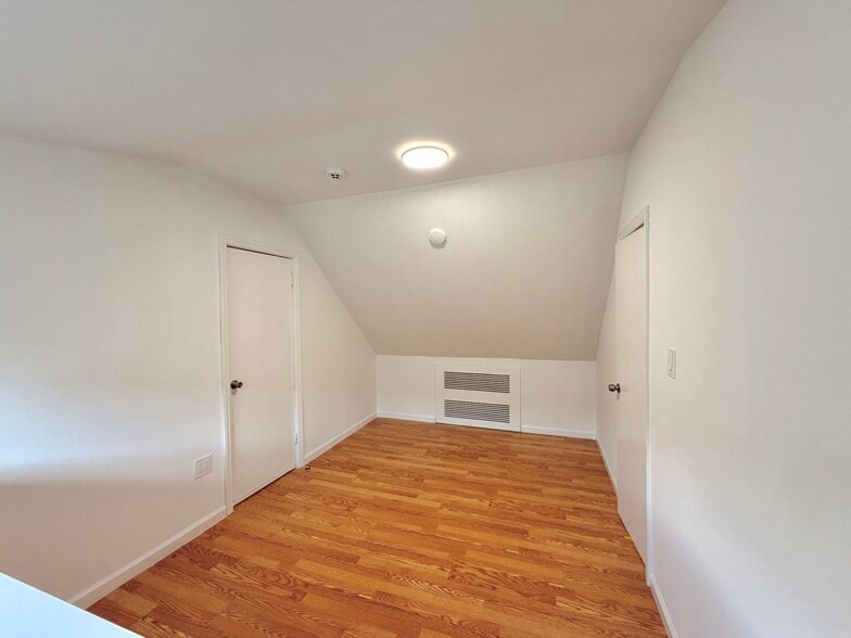 Building Photo - 2 Obrien Ct