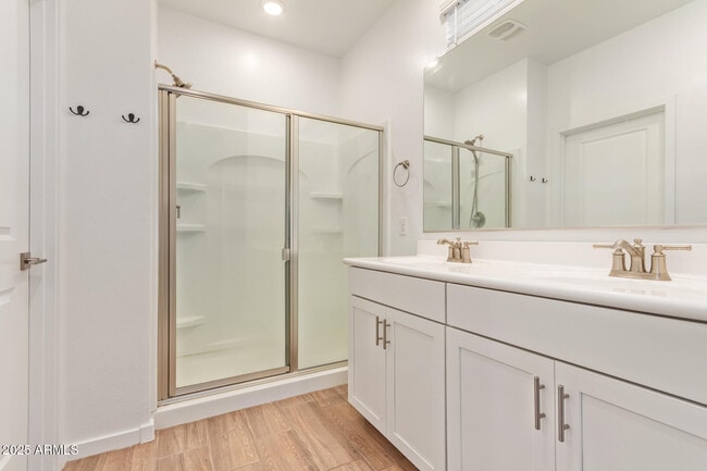 Building Photo - 14202 W Willow Ave