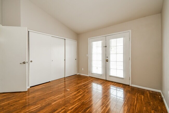 Building Photo - 4165 E Wayland Rd