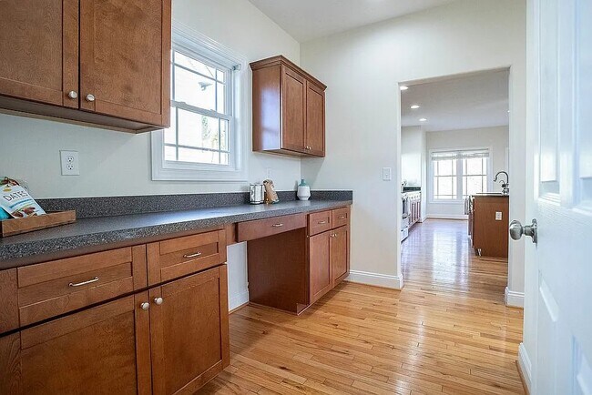 Building Photo - 361 Windsor Dr