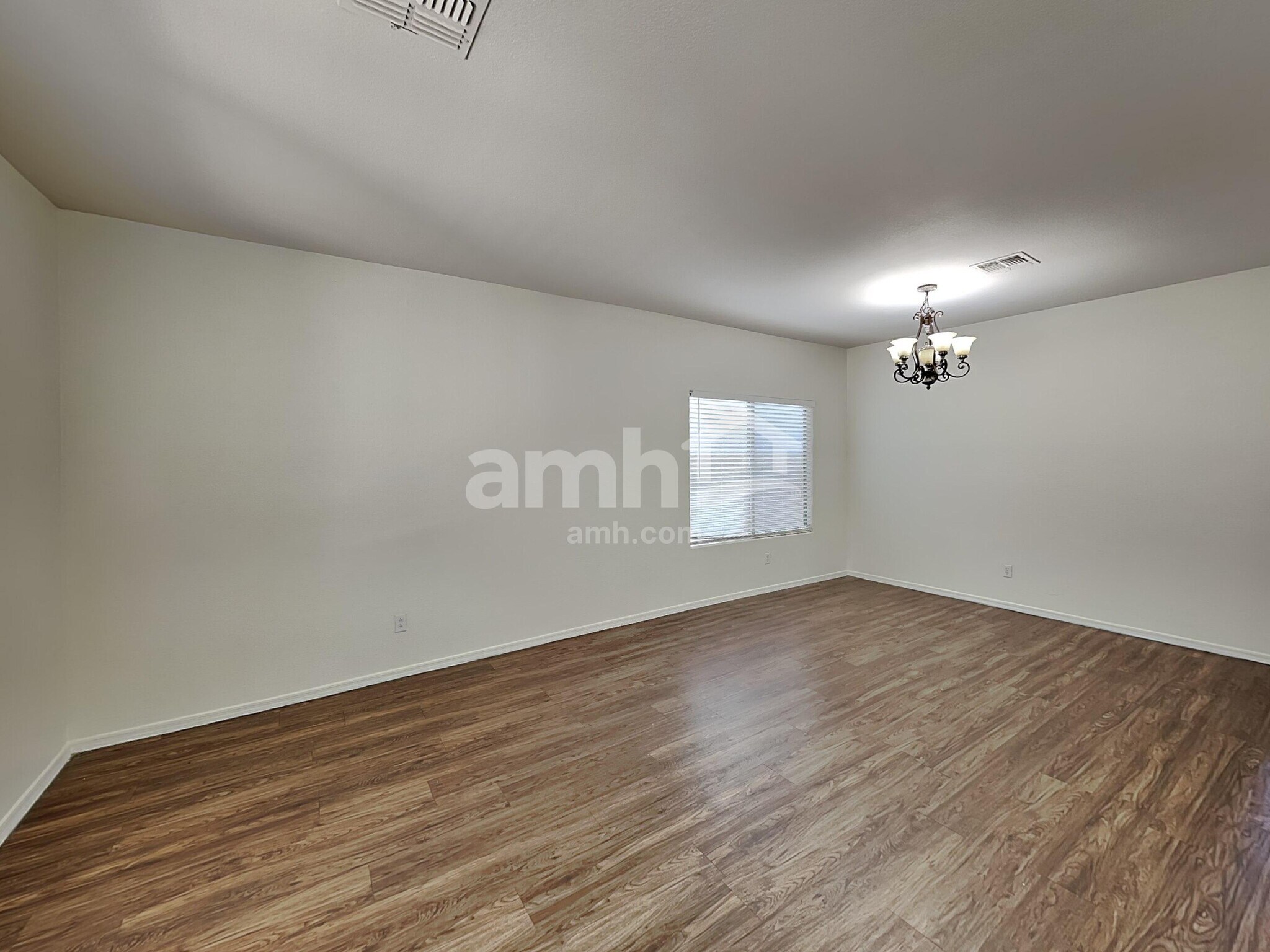 Building Photo - 782 E Christopher St