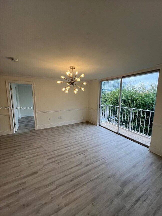 Building Photo - 1720 NW N River Dr