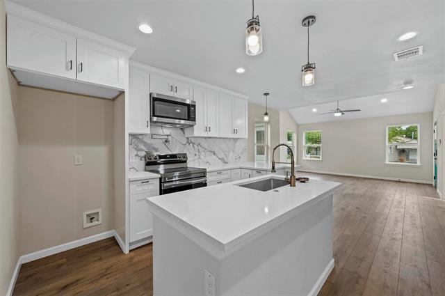 Building Photo - 2602 W Clarendon Dr