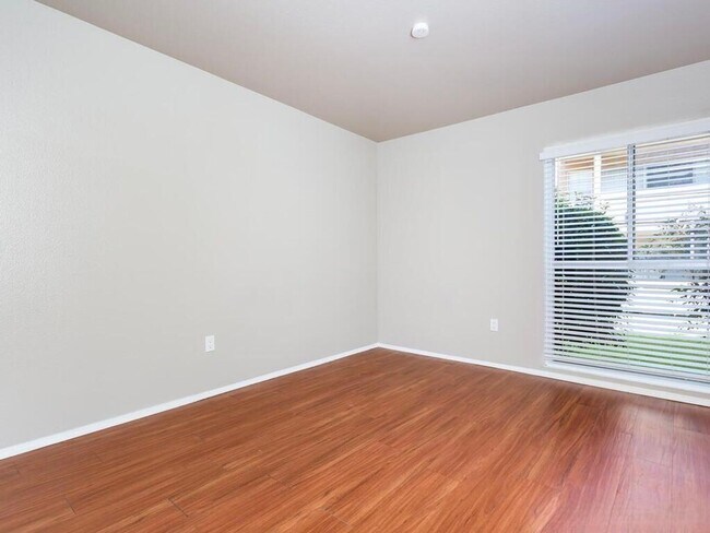 Building Photo - Spacious 2 BD/2BA, condo available for rent now in SDSU Area!