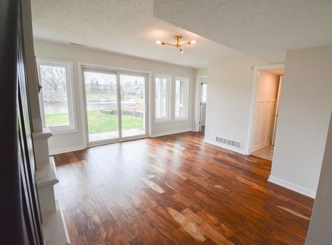 Building Photo - Luxury Lakeside Living – 3 Bed, 2.5 Bath Home with Stunning Views