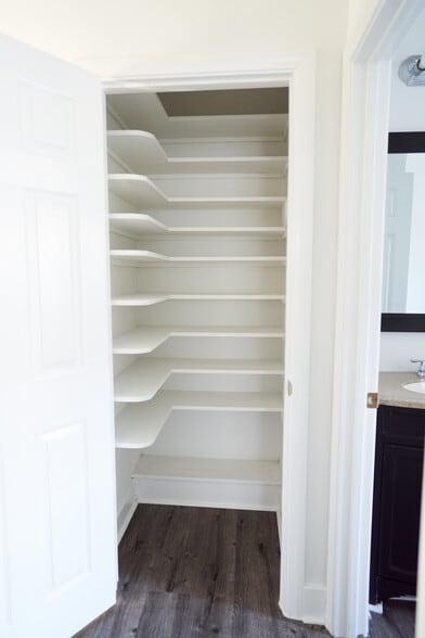 Building Photo - 606 E Realty St