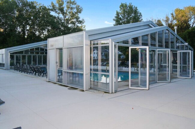 Building Photo - 720 Ravine Ln