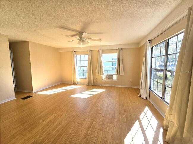 Building Photo - 309 Lakedale Dr