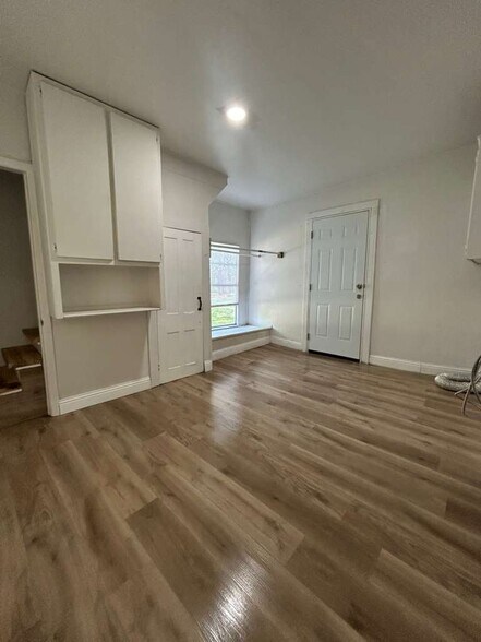 Building Photo - 426 N Clements St