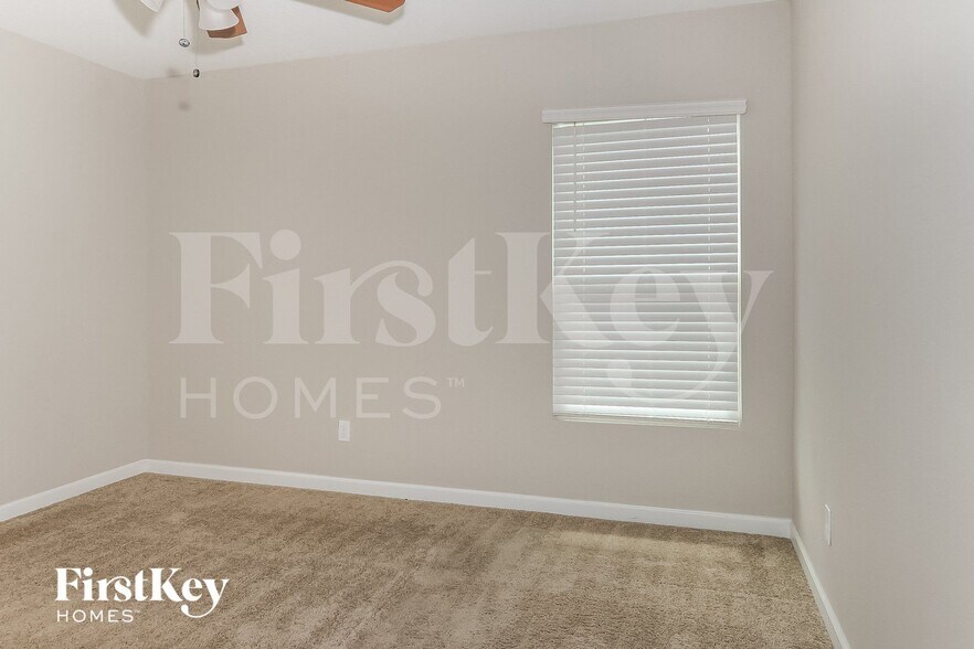 Building Photo - 4522 SW Savona Blvd