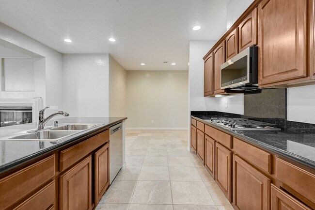 Building Photo - 4 Bedroom Home in Silverstone Ranch / No Rear Neighbors!