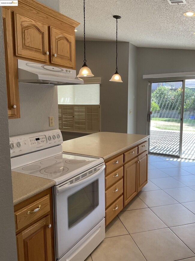 Building Photo - 1741 Gateway Dr