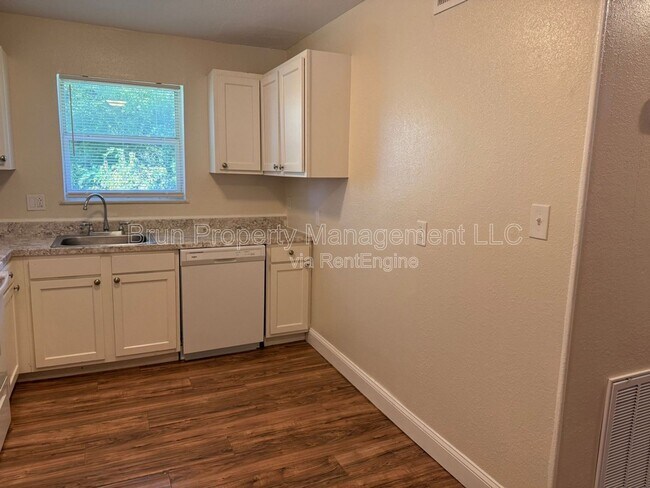 Building Photo - 5540 N Broadway St