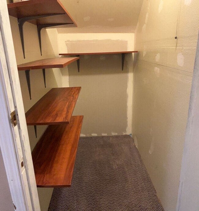 Building Photo - 4 bed/ 2 bath beauty in Eagle River